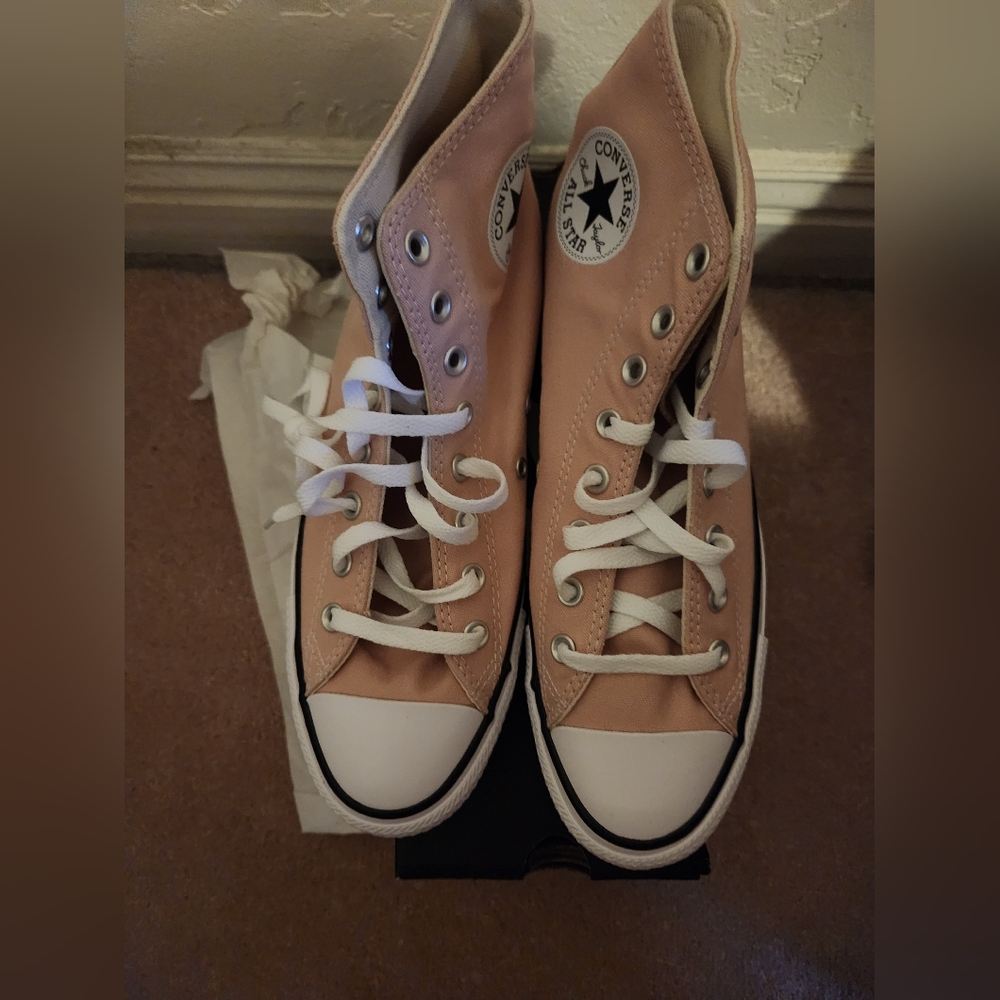 Converse Women's Sneakers in Peach and White